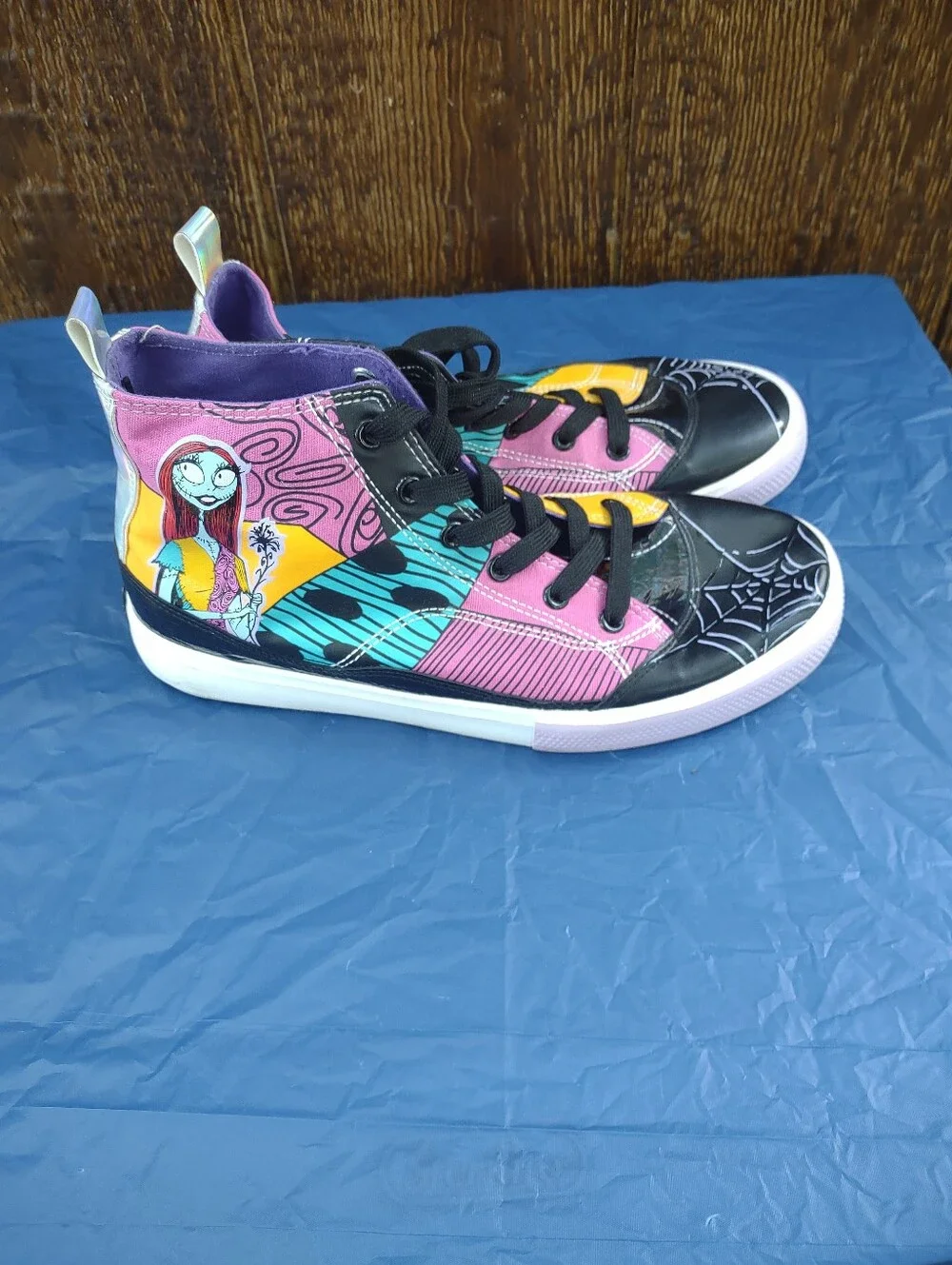 Disney The Nightmare Before Christmas high-top sneakers Women's 9
